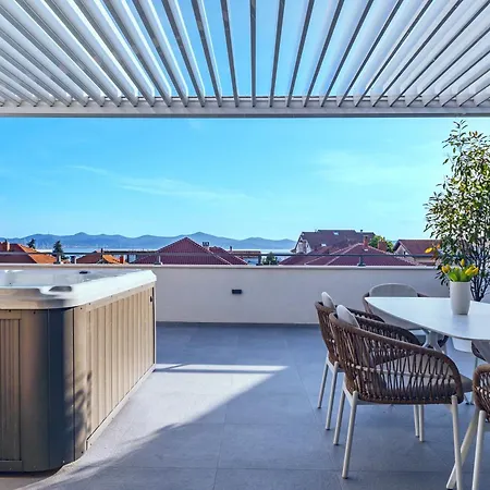 Tesa Luxury 公寓 *