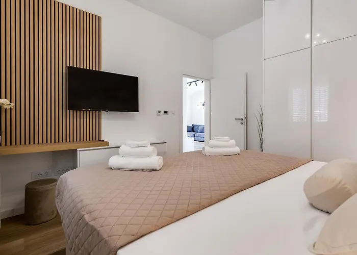 Tesa Luxury זאדאר