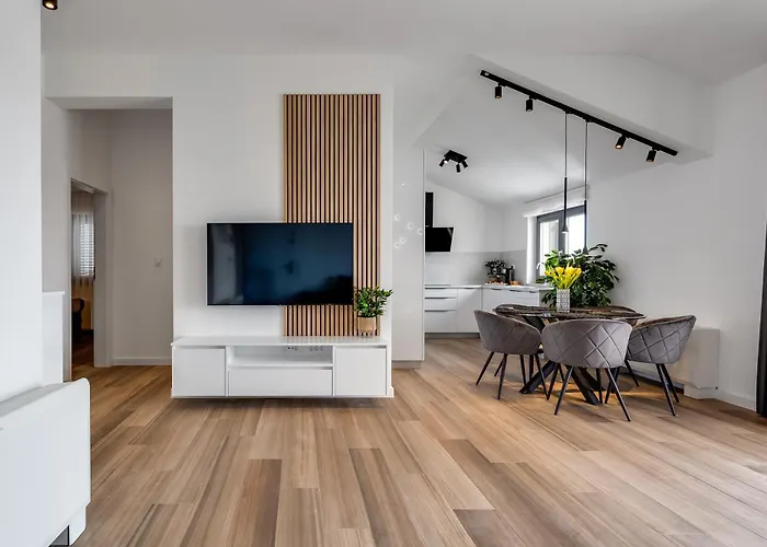 Tesa Luxury זאדאר